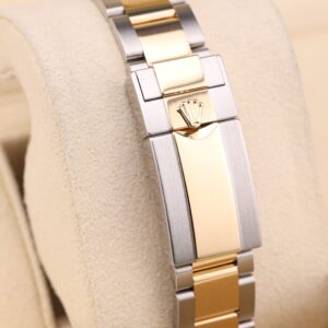 Retro automatic watch with polished case