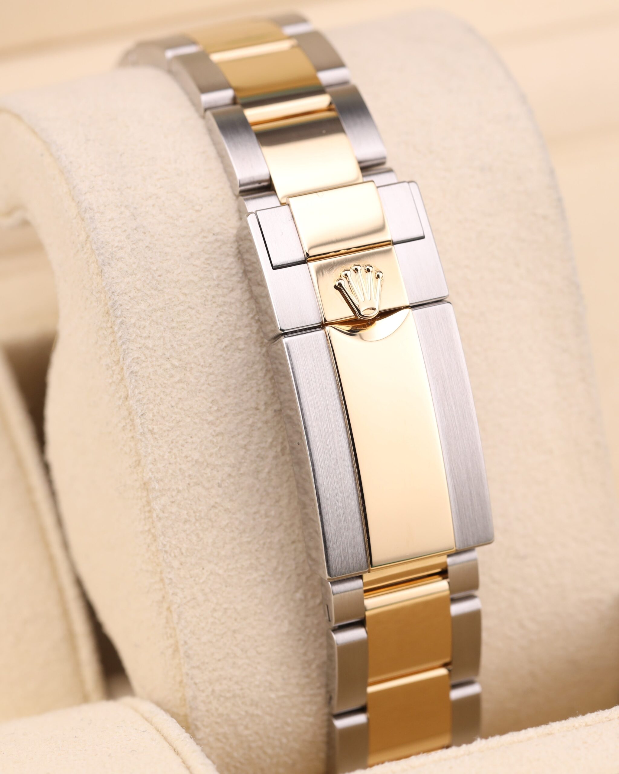 Retro automatic watch with polished case