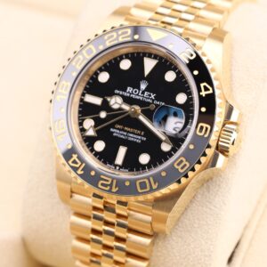 Mid-size vintage dress watch with elegant design