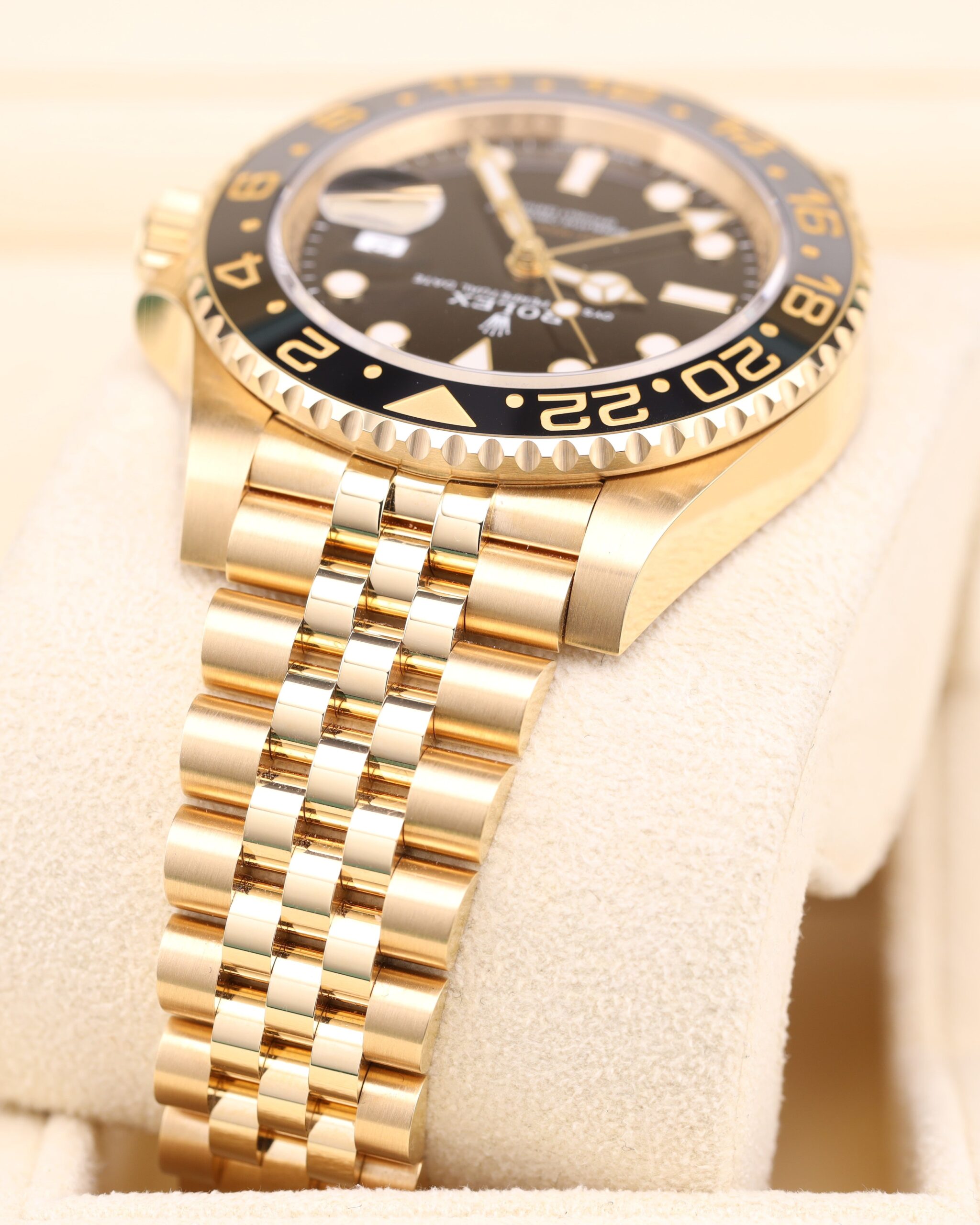 Retro automatic watch with original patina dial