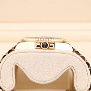 Vintage mechanical wristwatch with classic dial