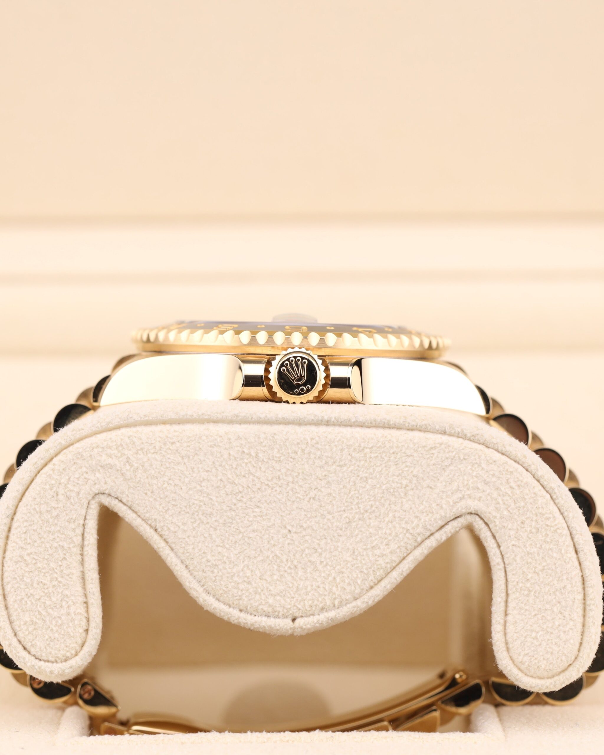 Vintage mechanical wristwatch with classic dial