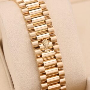 Vintage mechanical wristwatch with classic dial