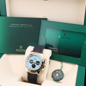 Retro automatic watch with distinctive patina dial