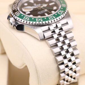 Vintage mechanical wristwatch with classic dial