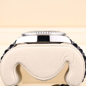 Neo-vintage luxury wristwatch side view