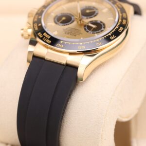Retro chronograph wristwatch with luminous markers