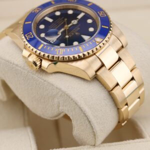 Vintage mechanical wristwatch with classic dial