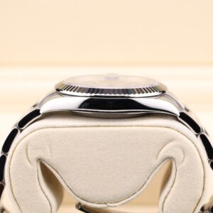 Vintage mechanical wristwatch with classic dial
