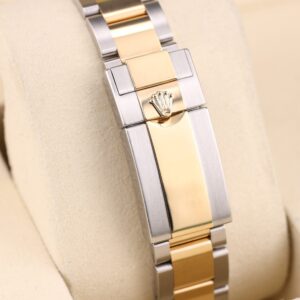 Retro mechanical watch with original lume