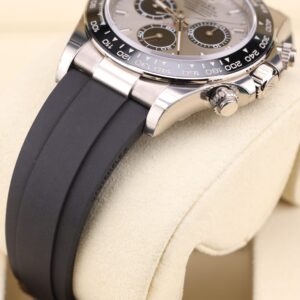 Discontinued vintage diver watch with original bezel