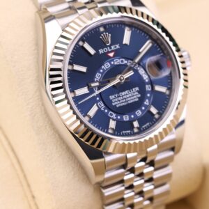 Retro mechanical watch with patina dial