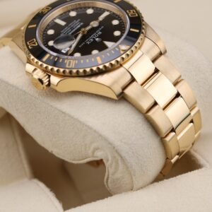 Retro automatic watch with original lume