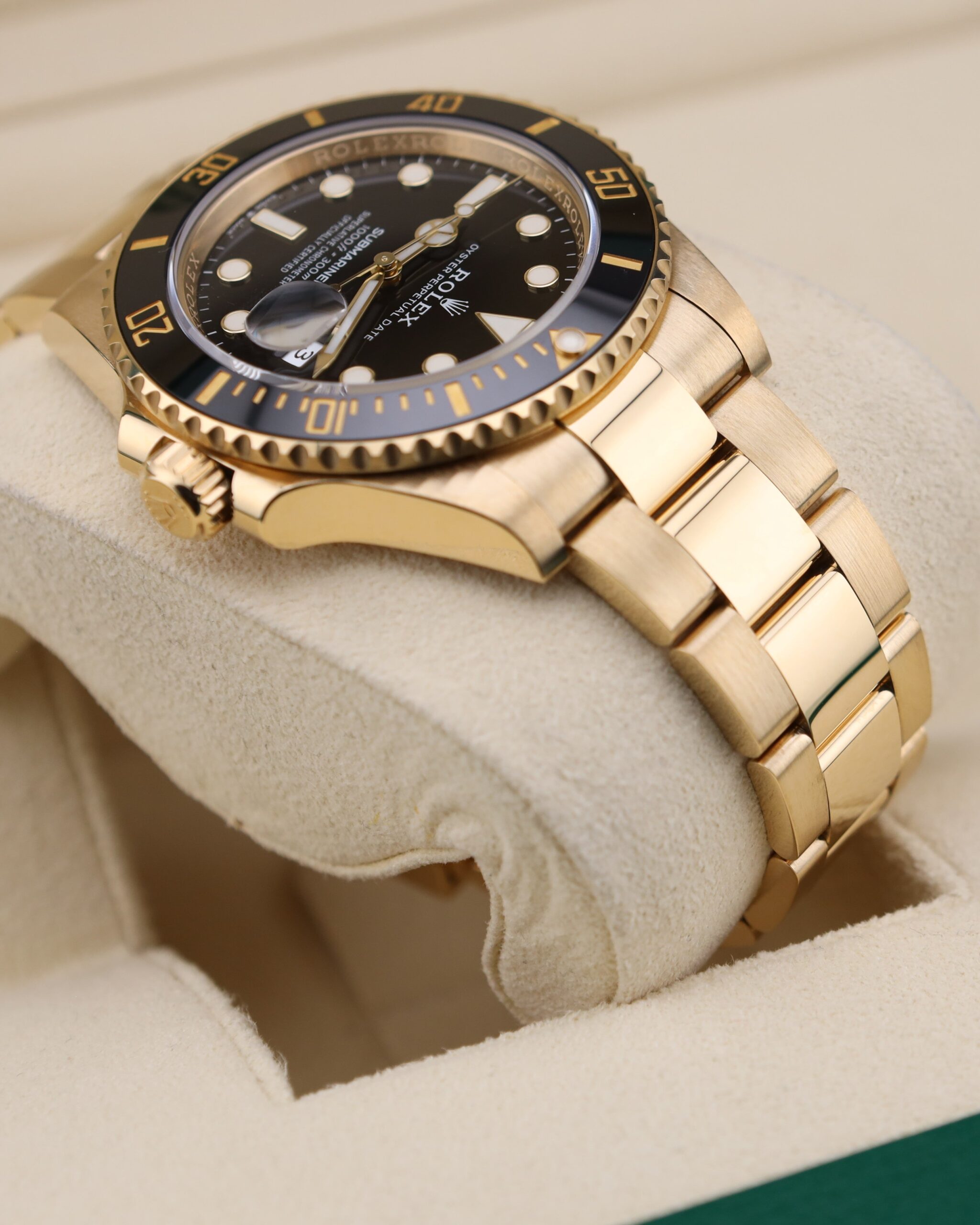 Retro automatic watch with original lume