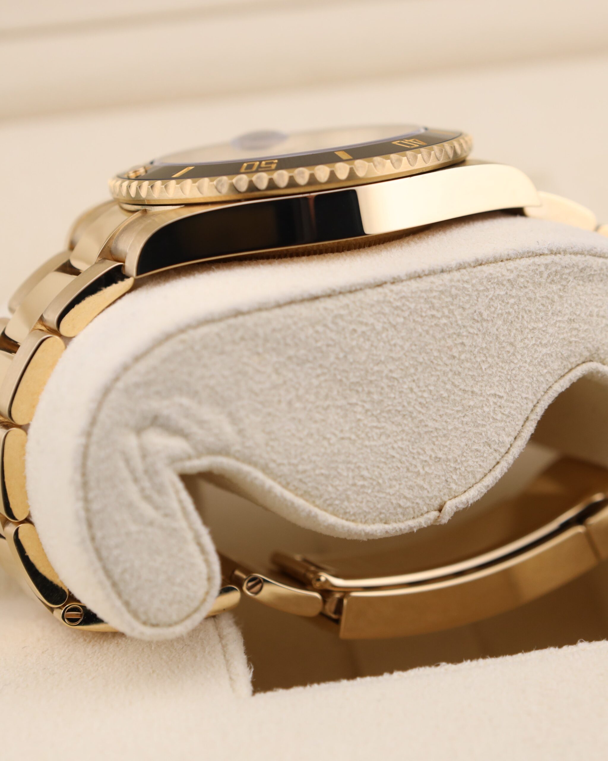 Mid-size vintage dress watch with patina dial