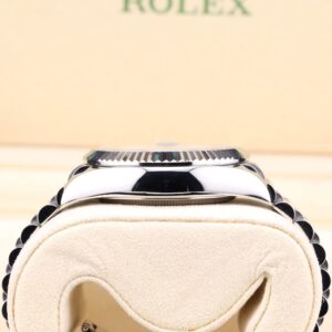 Retro chronograph watch with luminous markers