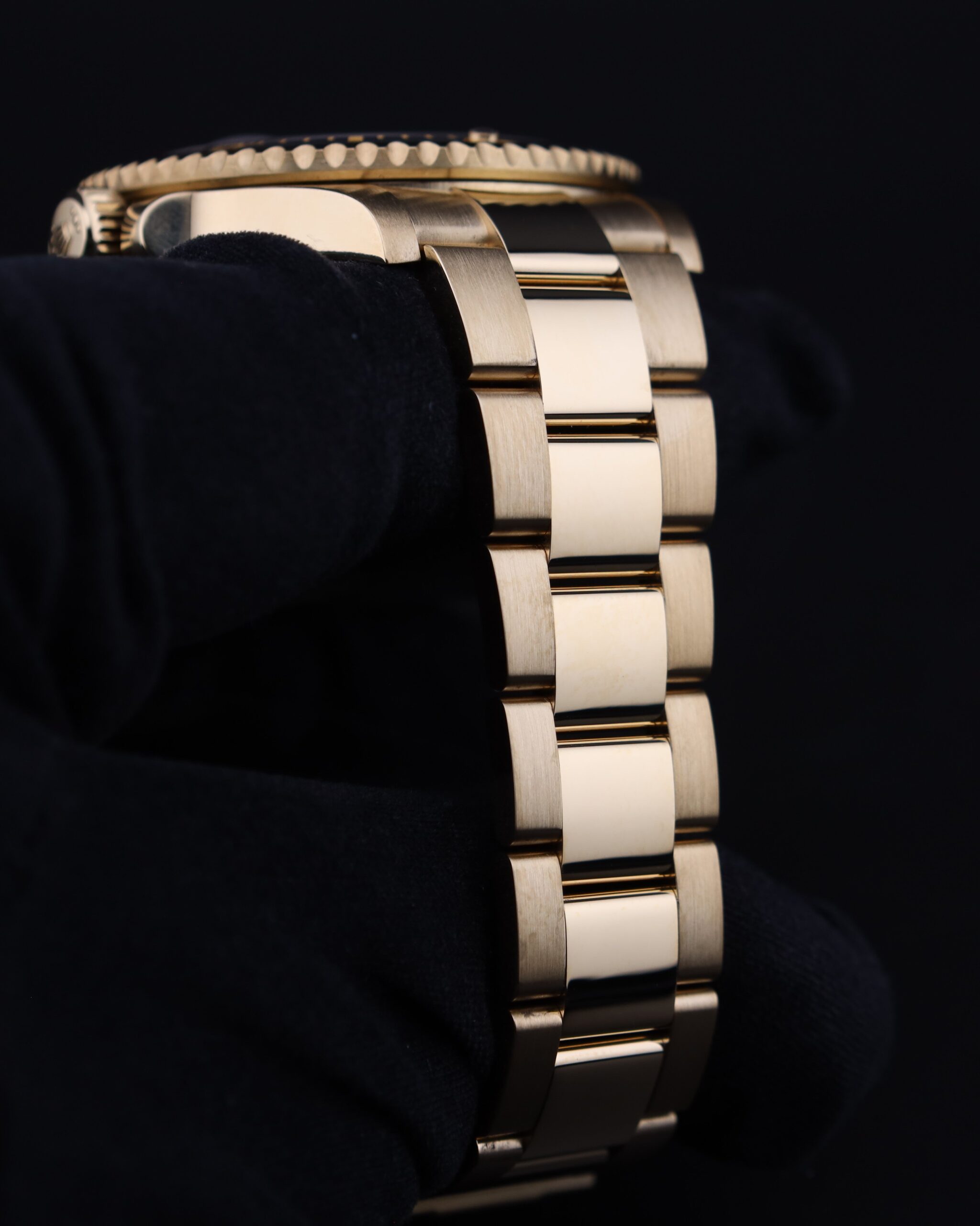Vintage mechanical wristwatch with classic dial
