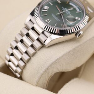 Vintage mechanical wristwatch with classic dial