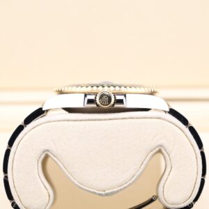 Vintage mechanical wristwatch with classic dial