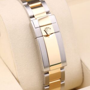 Discontinued diver watch with original bezel