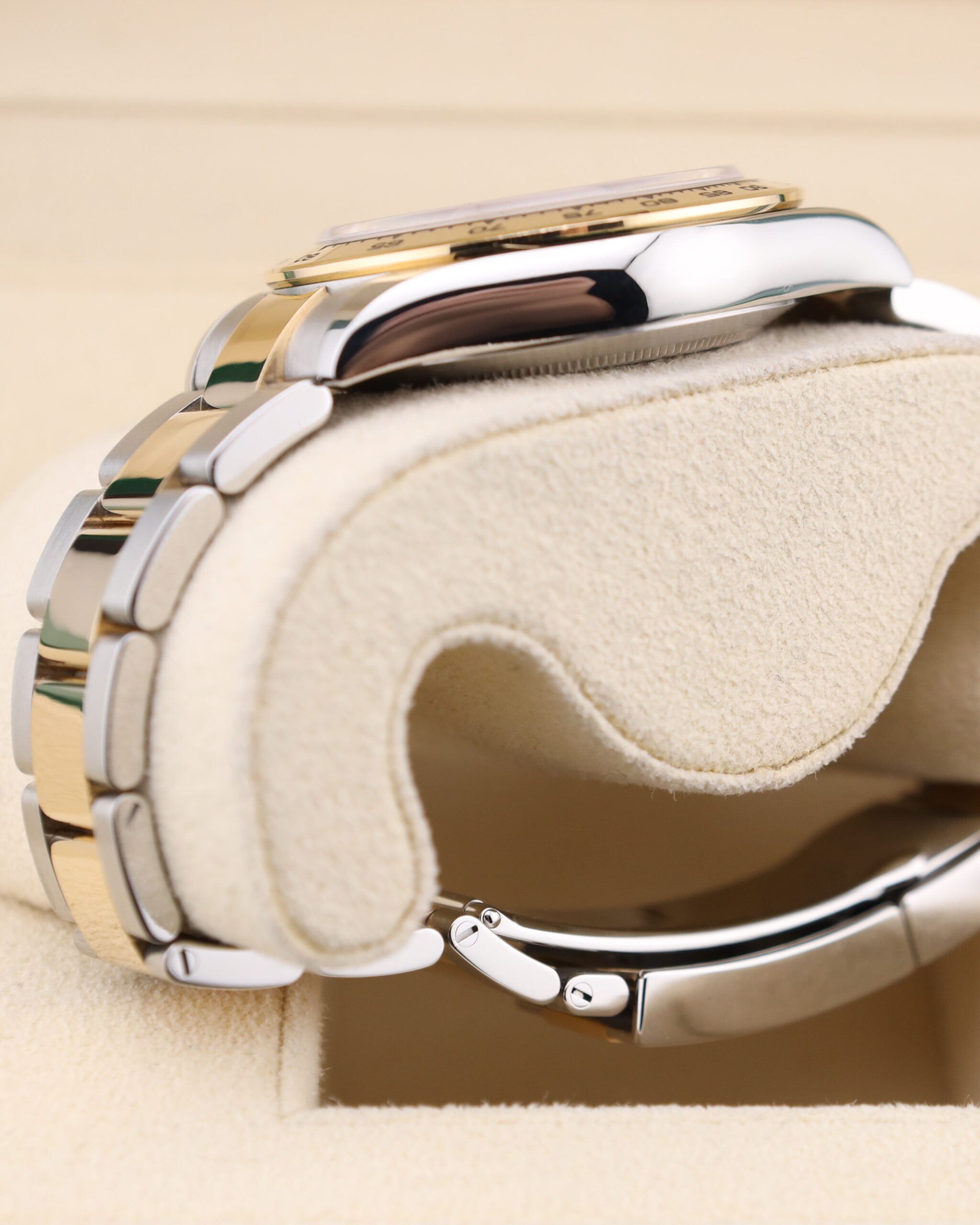 Discontinued sports wristwatch with bold dial