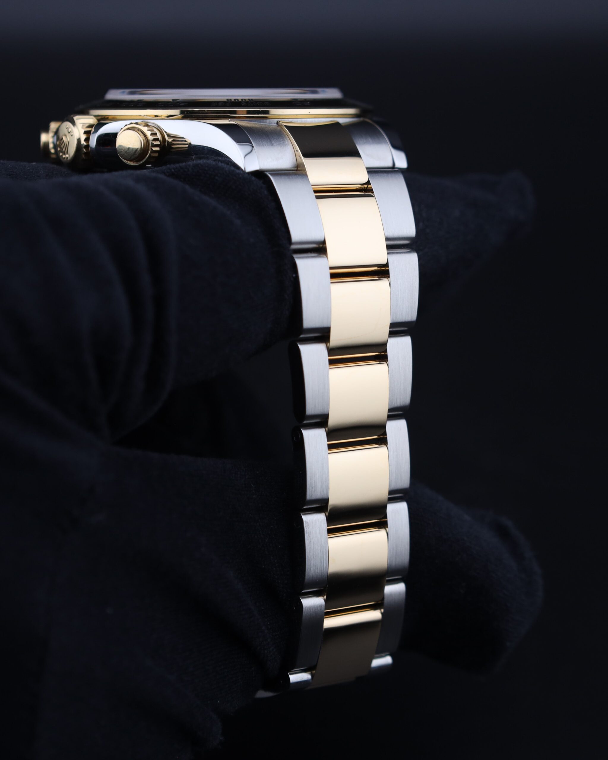 Vintage mechanical wristwatch with classic dial