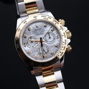 Discontinued diver watch with original bezel