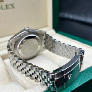 Vintage diver watch with original bezel