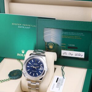Vintage sports wristwatch with steel case