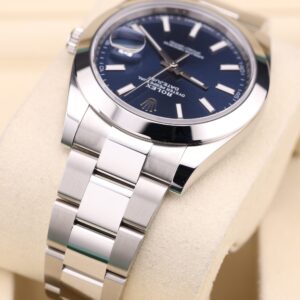 Discontinued diver watch bezel detail