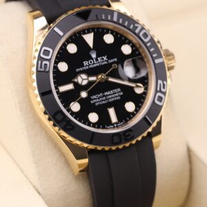 Vintage mechanical wristwatch with classic dial