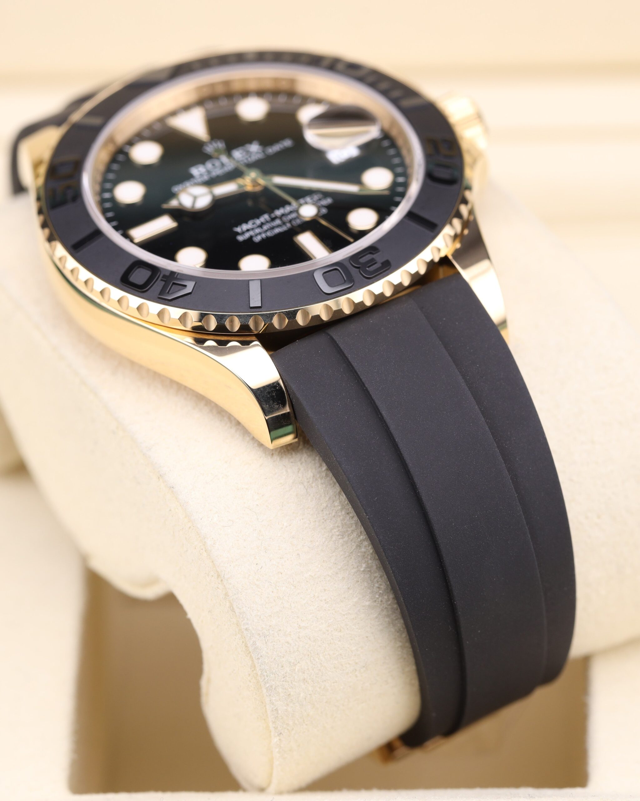 Discontinued diver watch with original bezel