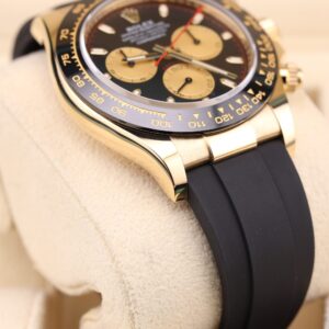 Mid-size vintage dress watch with elegant dial