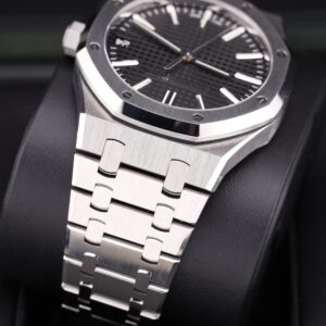 Pre-owned discontinued sports wristwatch