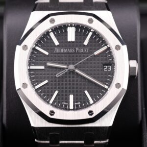 Vintage diver watch with original bezel