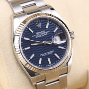 Retro automatic watch with original lume