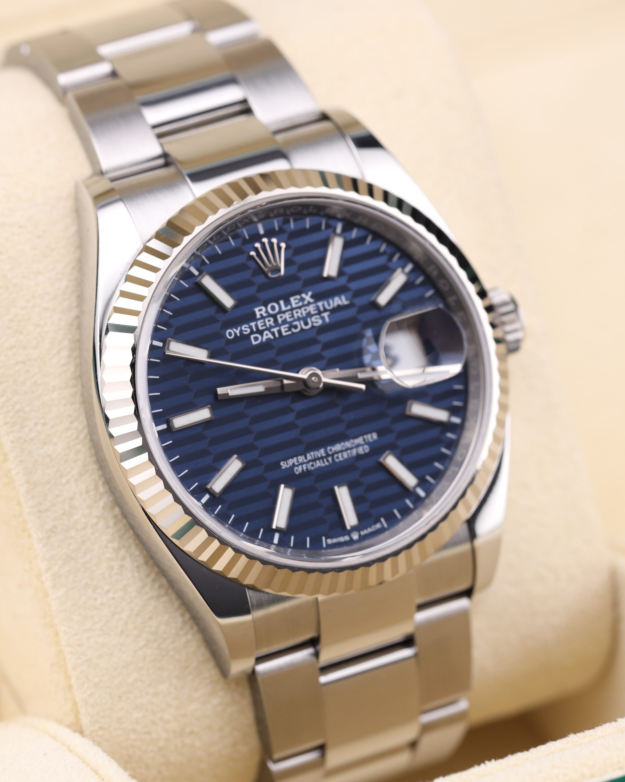 Retro automatic watch with original lume