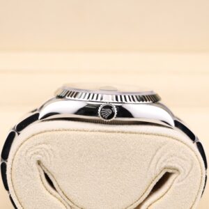 Neo-vintage luxury watch with leather strap