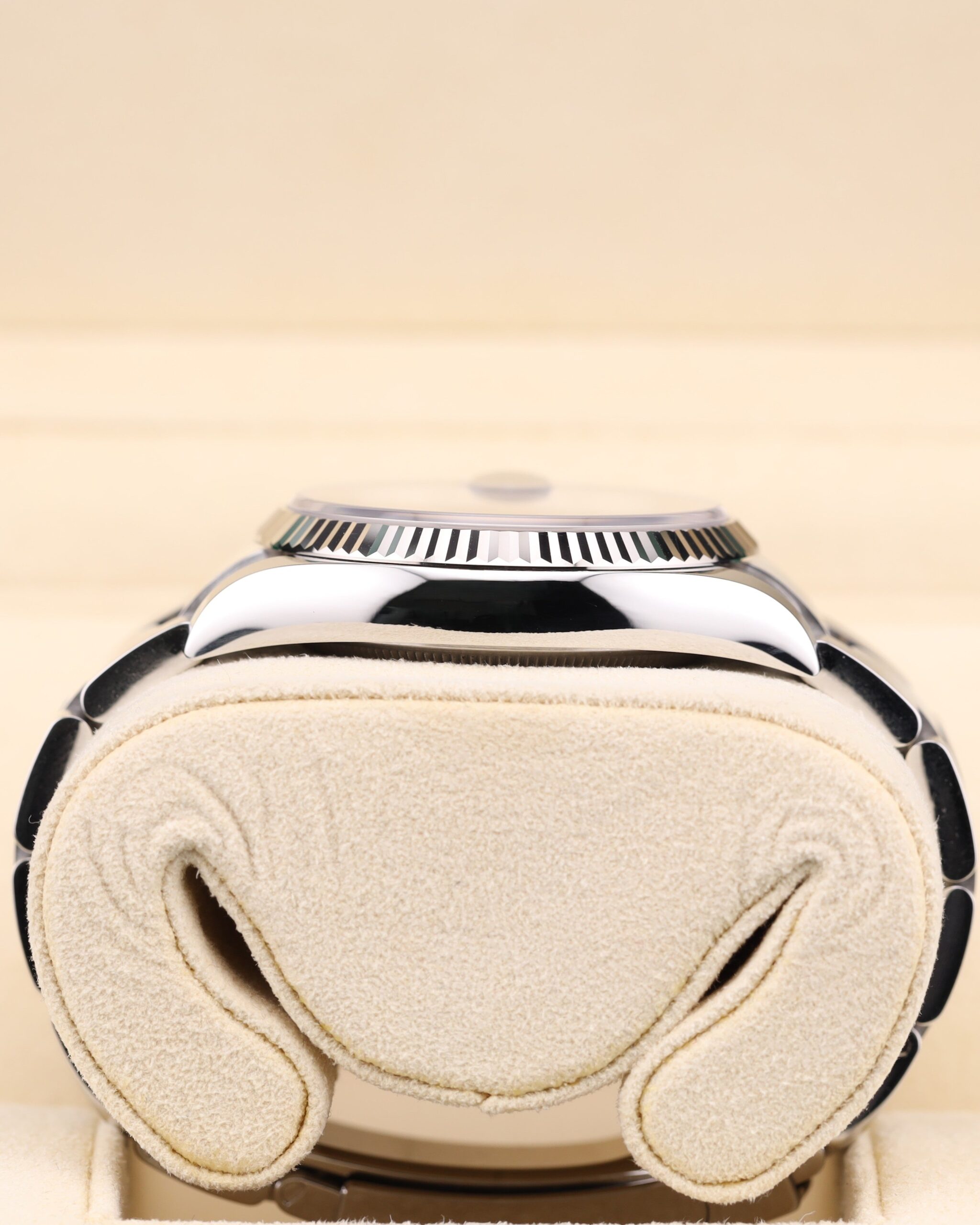 Vintage sports wristwatch with steel case