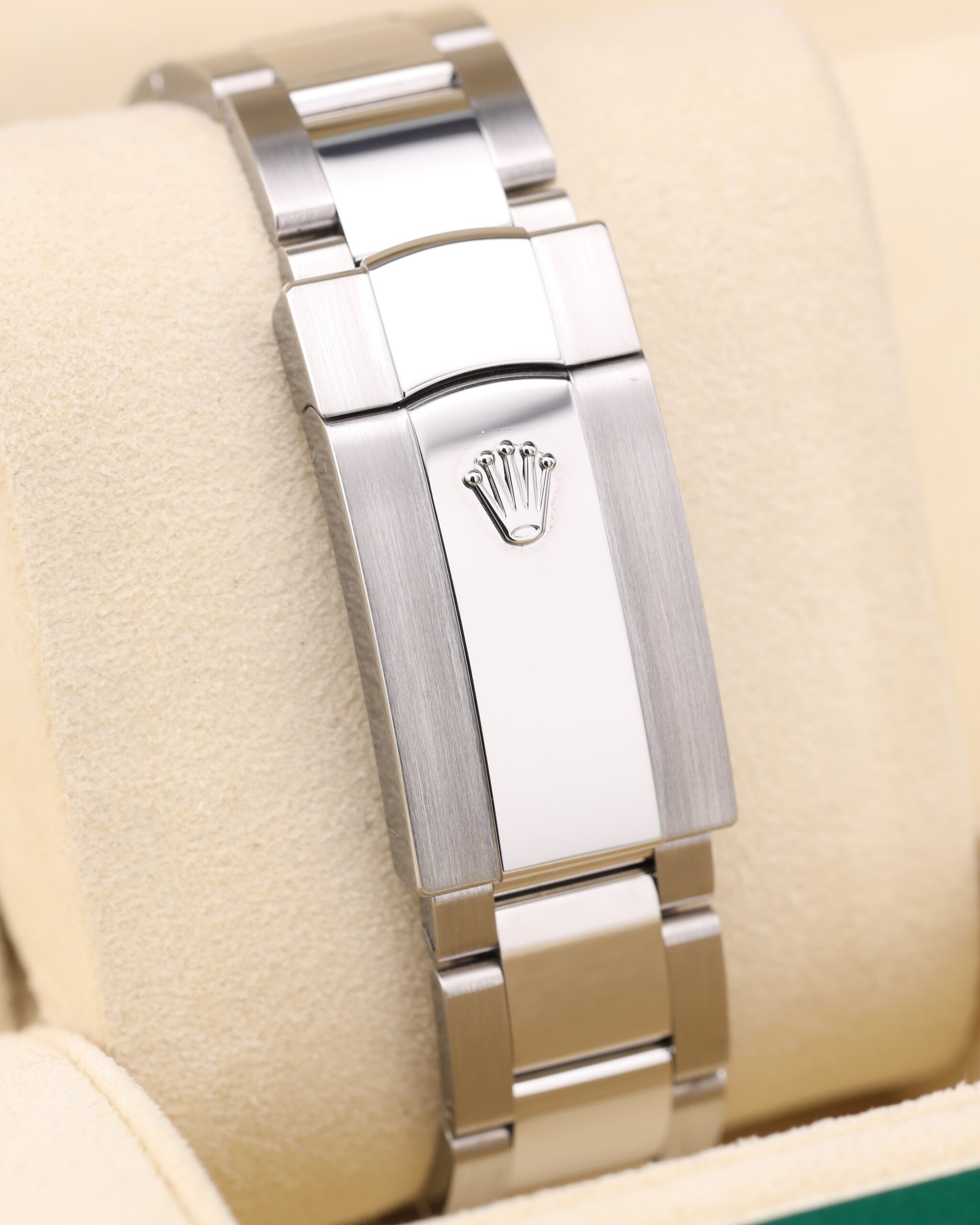 Retro chronograph watch with black dial
