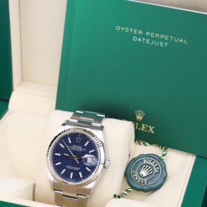 Mid-size vintage dress watch with classic design