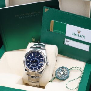 Vintage mechanical wristwatch with patina dial