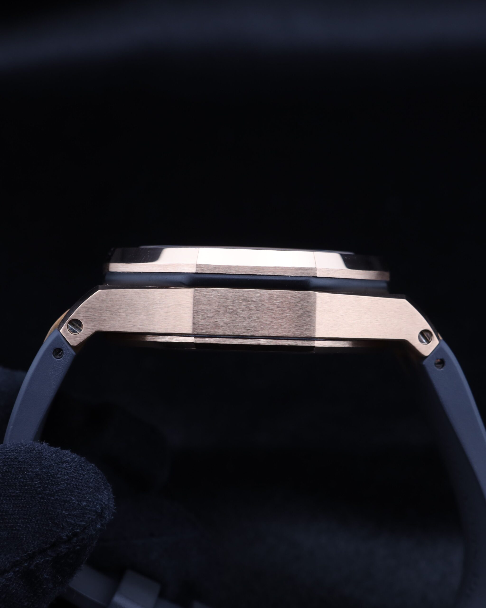 Neo-vintage luxury wristwatch with clean dial