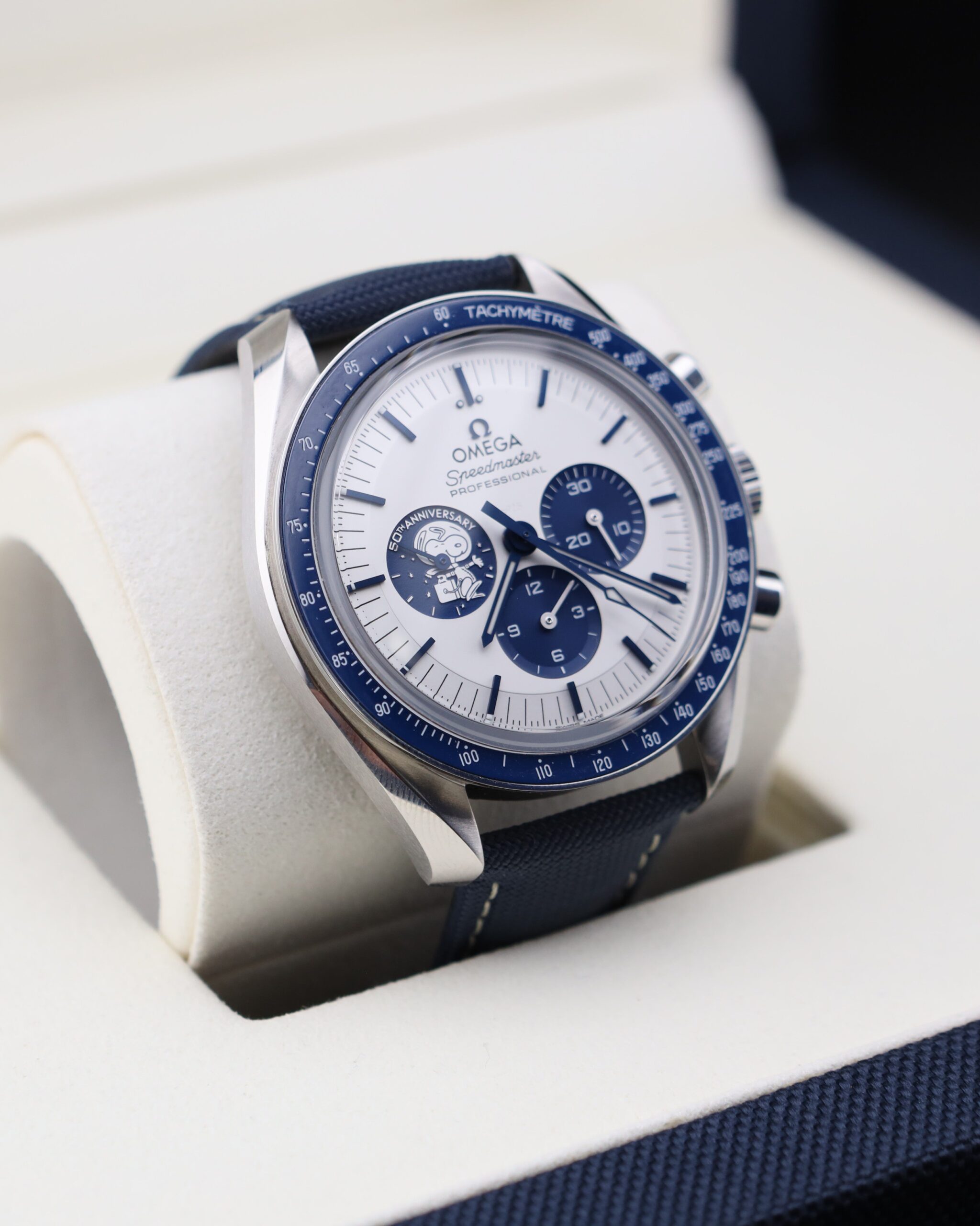 Retro automatic watch with original lume