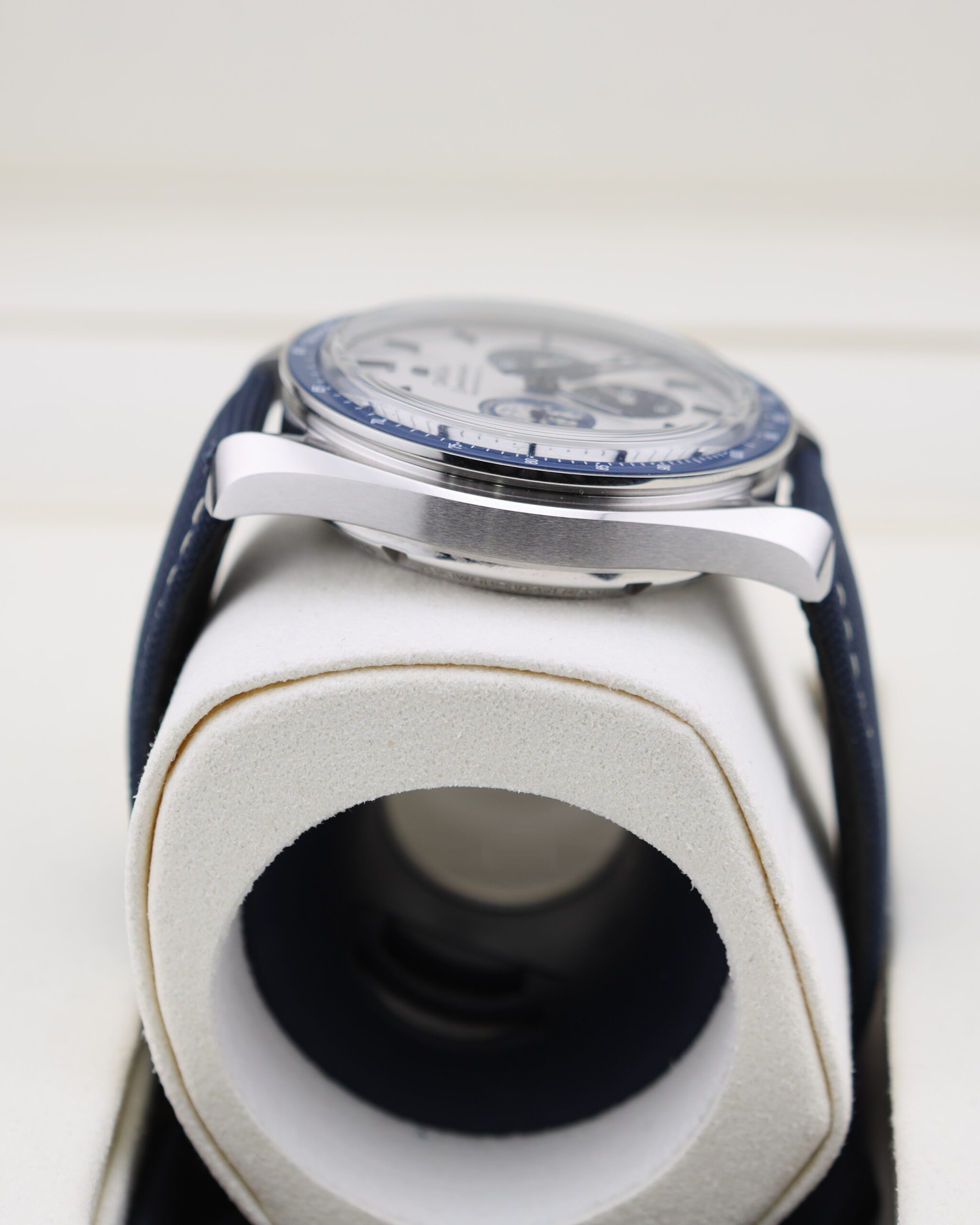 Retro chronograph watch with luminous markers