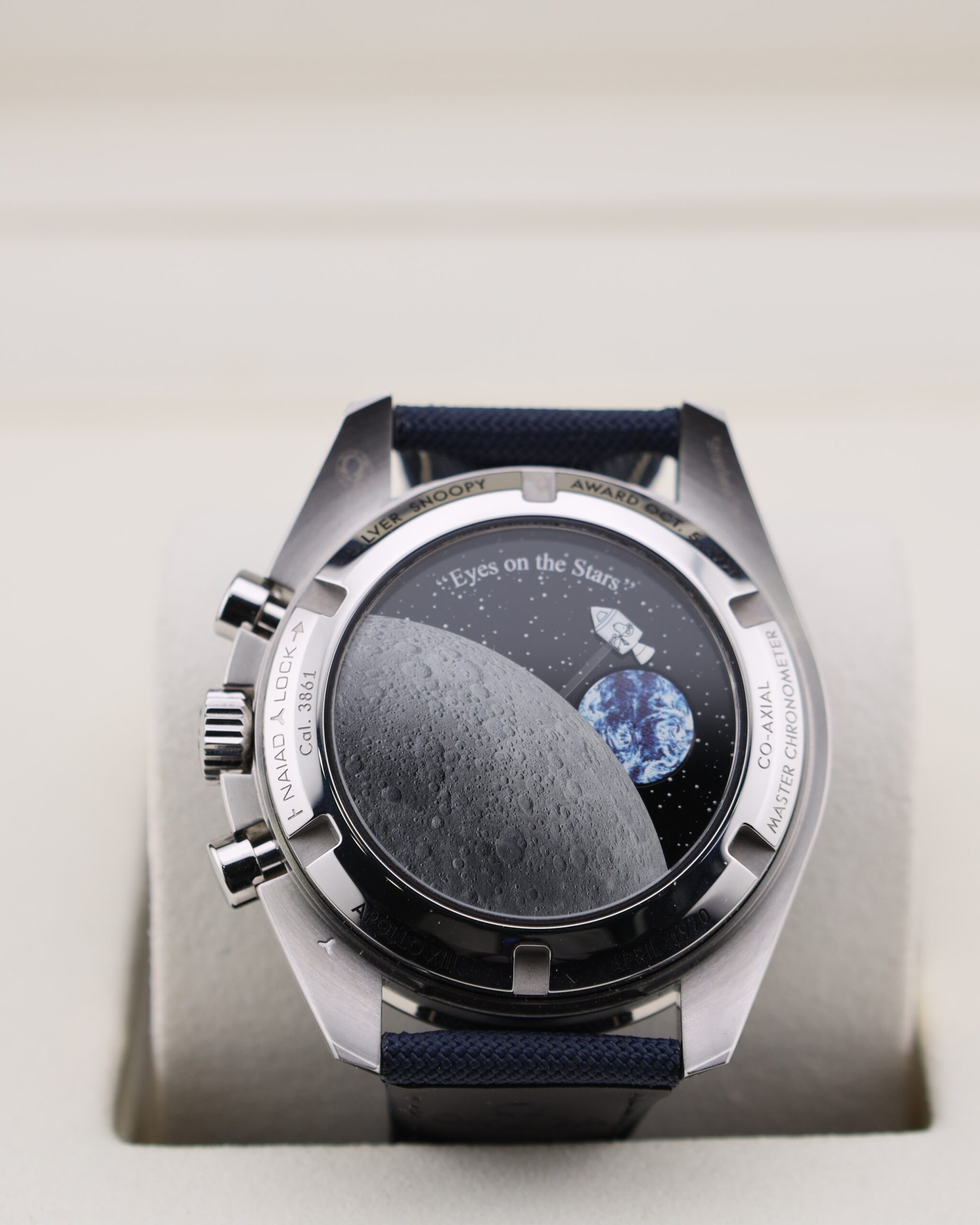 Mid-size vintage dress watch with classic dial