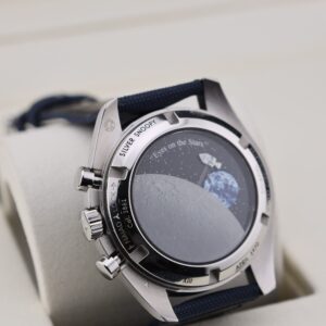 Discontinued vintage diver watch with bezel