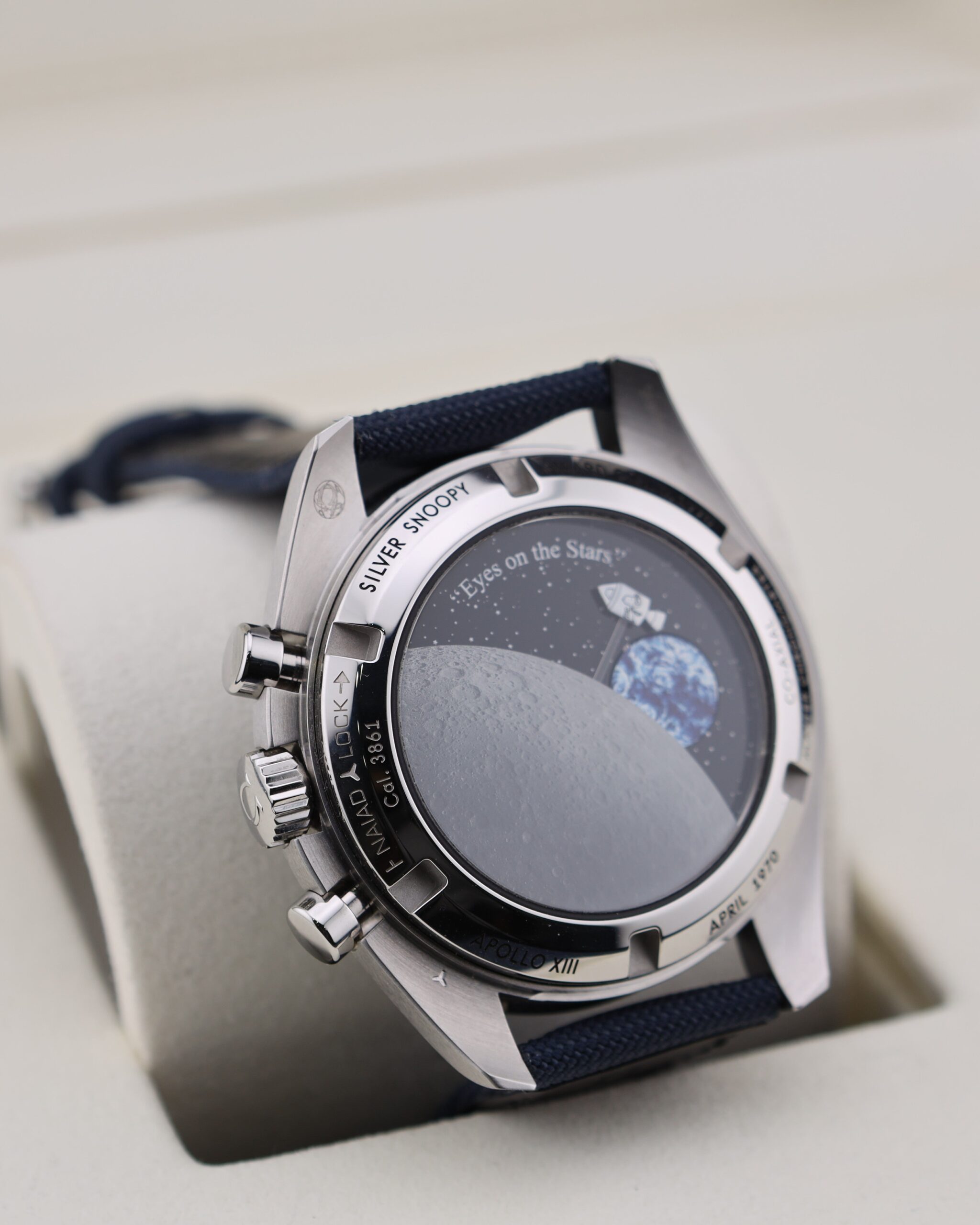 Discontinued vintage diver watch with bezel