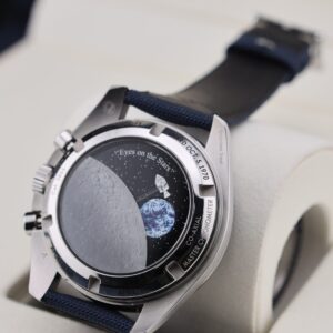 Neo-vintage luxury automatic wristwatch