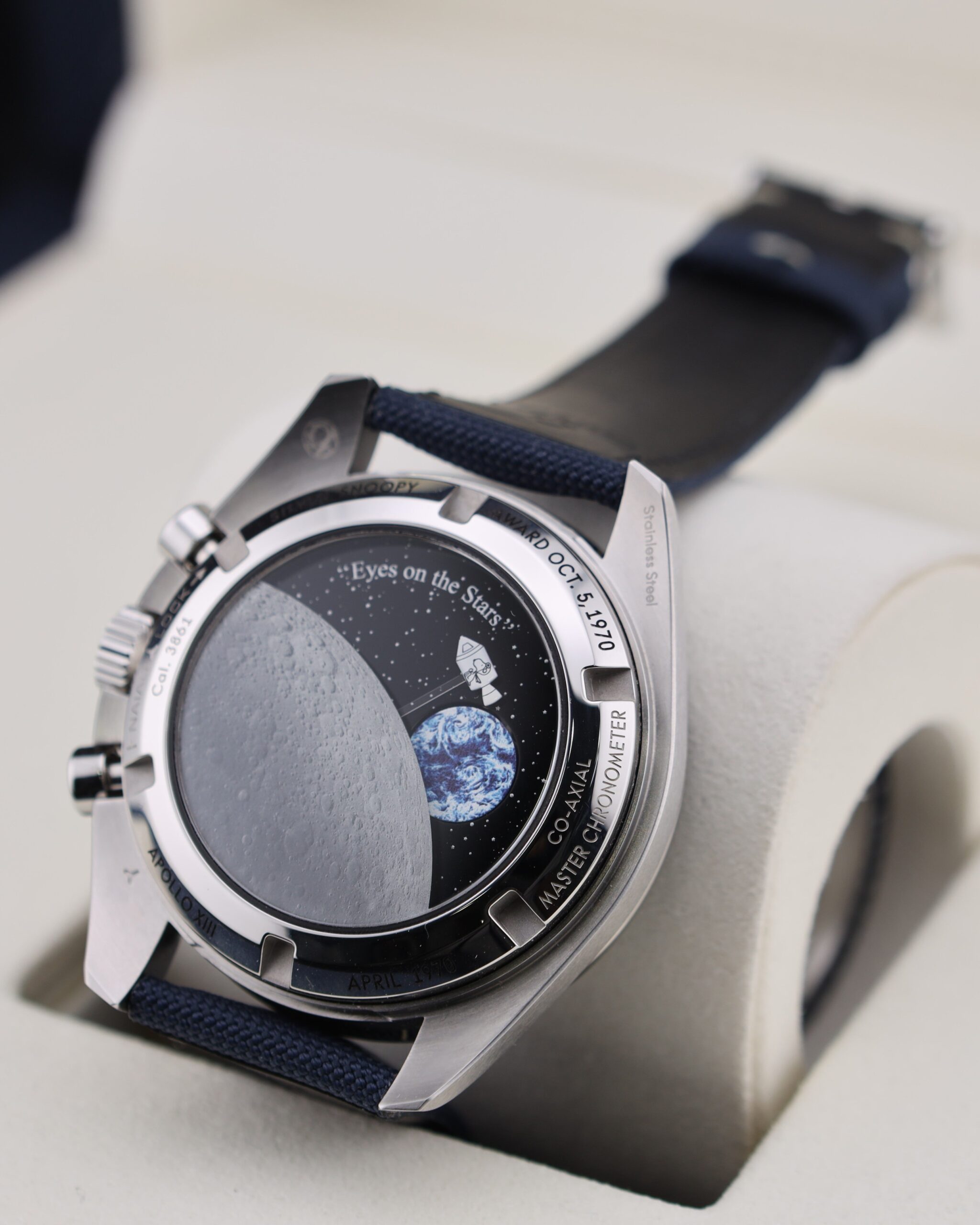 Neo-vintage luxury automatic wristwatch